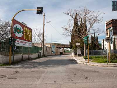 La villa sorge in strada Massimi Losacco, viuzza che, diramandosi nelle campagne del quartiere Picone, collega via Bellomo a strada Santa Caterina